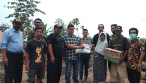 Mak Onih : Terima Kasih CV. Astan Telah Memberikan Bantuan Kepada Kami