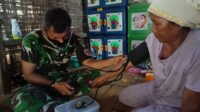Ambu Arsumah : Terima Kasih Petugas TMMD Sudah Datang Mengecek Kesehatan Saya