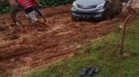 Kondisi Jalan Rusak Parah, Warga Minta  Pemkab Sinergi Dengan PTPN Bangun Jalan