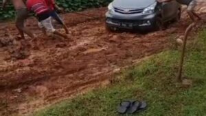 Kondisi Jalan Rusak Parah, Warga Minta  Pemkab Sinergi Dengan PTPN Bangun Jalan