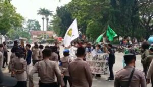 Aksi KLB Tuntut Pemkab Lebak Pulihkan Ekonomi Dan Akhiri PSBB