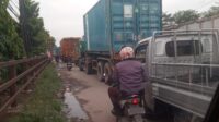 Kemacetan Jalan Nasional Karena Ada Perbaikan  Di Keluhkan Penggunaan Jalan