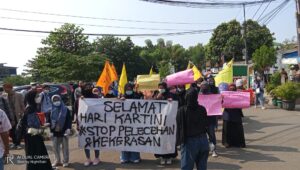 Korps PMII Putri Gelar Aksi Depan Polres Kota Bekasi