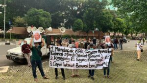 Lembaga Eksekutif Mahasiswa Hukum Jakarta Demo Desak KPK Tangkap Walkot Bekasi