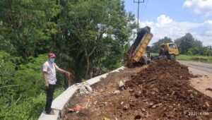 Tempat Penahan Tanah (TPT) Di Desa Buniayu Ambrol, Di Duga Akibat Aktifitas Pembuangan Limbah Kopi