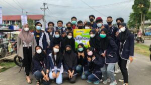 TINGKATKAN EMPATI KEPADA SESAMA, OSIS SMA YKPP PENDOPO PALI BAGIKAN TA’JIL GRATIS