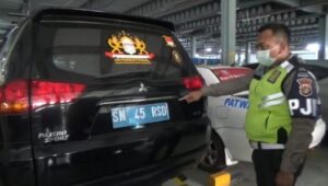 Pria Mengaku Dari Kekaisaran Sunda Nusantara, Ngotot Saat Di Tilang Polisi