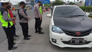 Kapolsek Kragilan  Pimpin Giat Penyekatan di Gerbang TOL Ciujung