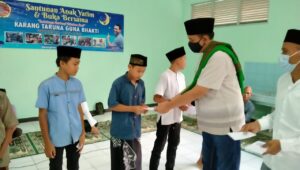 Karang Taruna Guna Bhakti Kecamatan Gunungkencana Santuni Puluhan Anak Yatim