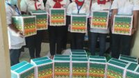 Mukhlis Basri Pembina LKS Alamanda Bagikan Bingkisan hari Raya Idul Fitri 1442 H