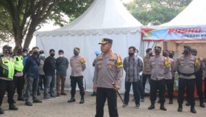Polres Cilegon Laksanakan Apel Pengamanan Jalur Wisata Pantai Anyar