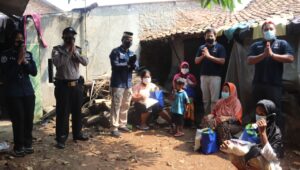 Dengan Terbata-bata, Sarwiyah Ucapkan Terima Kasih Kepada Tim Jum’at Barokah Polda Banten