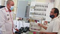 WAKIL WALIKOTA BEKASI TINJAU BUDIDAYA MAGGOT DAN PERAKIT POWERBANK DARI LIMBAH ELEKTRONIK