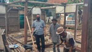 H Syarifudin SM Ajak Warga Benahi Hunian Tak Layak di Kelurahan Pondok Bahar, Kota Tangerang