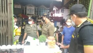 Polsek Jatiuwung Bersama Satpol PP Kecamatan Cibodas, Ajak PKL dan Warga Patuhi Protkes