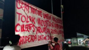 AMDA Community Bentangkan Spanduk Sikapi RANPERDA RTRW Kab.Lebak Menolak Kecamatan Cileles Jadi Zona Industri dan Kawasan Peternakan