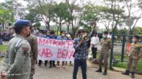 Lewat Aksi Demo, Massa Amerta Persoal IMB Reklame Rokok dan IMB Pembangunan Perumahan di DPMPTSP Kab. Bekasi