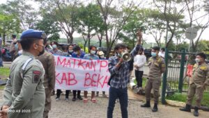 Lewat Aksi Demo, Massa Amerta Persoal IMB Reklame Rokok dan IMB Pembangunan Perumahan di DPMPTSP Kab. Bekasi