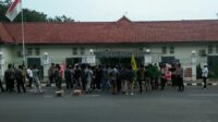Soal Draf RTRW , Organisasi Kemahasiswaan Dilebak Unjuk Rasa Di Depan Kantor DPRD