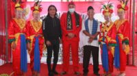 PELANTIKAN RW DIHADIRI WAKIL WALIKOTA BEKASI DAN CHARLY SETIA BAND
