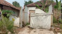 Rumah Ambruk, Jatinem Warga Desa Pasir Muncang Butuh Bantuan Donatur dan Pemerintah