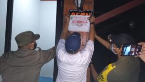 Kasatpol PP Kota Bekasi Pimpin Penyegelan Kafe Pelanggar Prokes