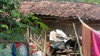 Ironis, Rumah Hampir Ambruk, Santinah Warga Desa Cikande Belum Mendapatkan Bantuan Program Bedah Rumah