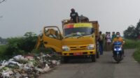 UPT Kebersihan Kecamatan Balaraja Angkut Sampah di Desa Dangdeur Kecamatan Jayanti