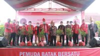 TRI ADHIANTO SIMBOLIS TANAM 100 POHON BERSAMA ORMAS PBB