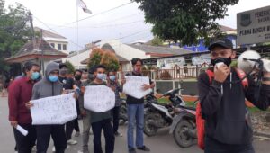 Gelar Aksi Demo, Ikatan Mahasiswa Kembali Geruduk Kantor Dinas Tata Ruang Pemkot Bekasi