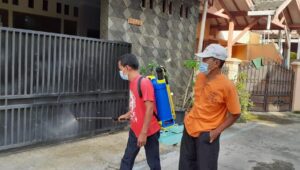 Warga Wisma Asri Gotong Royong Lawan Corona