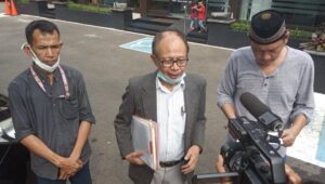 Keluarga Ustadz Gondrong Menyambangi Propam Mabes Polri