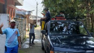 Angka Covid Melonjak, Perumahan Triraksa Village Satu Di Semprot Desinfektan