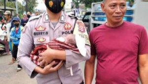 Geger Warga Cibuah Temukan Sosok Bayi Dalam Kardus  Depan Warung Junariah