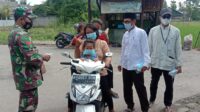 Cegah Penyebaran Covid-19, Tiga Pilar di Desa Dangdeur Bagikan Masker Kepada Masyarakat