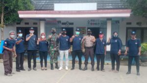 Dukung Program Pemerintah PPKM Darurat Covid 19, Pemdes Sukaharja Lakukan Penyemprotan Rumah Warga Dan Sarana Umum