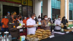 Sita 2,5 Kg Sabu dan 27 Kg Ganja Senilai Rp. 3 Milyar, Satresnarkoba Polres Tangsel Bekuk 6 Pelaku