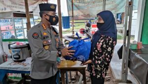 136 Ton Beras, Dibagikan Polda Banten kepada Warga Terdampak PPKM