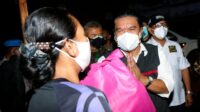 Sekda Al Muktabar Bersama Forkopimda Provinsi Banten Lakukan Patroli Bagikan Paket Bansos