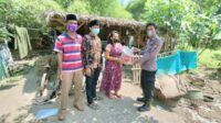 Polsek Kresek Bagikan Sembako Di Desa Cipaeh Kecamatan Gunung Kaler