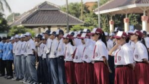 Di Masa Pandemi Dan Pembelakuan PPKM Darurat , Orang Tua Siswa Keluhkan Penjualan Seragam Sekolah