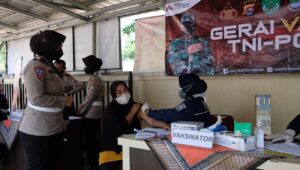 Sukseskan Program Pemerintah, Satlantas Polresta Tangerang Gelar Vaksinasi bagi Pemohon SIM