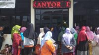 500 KPM PKH Mendapatkan Bantuan Beras 10Kg di Bagikan di Kantor Desa Dangdeur