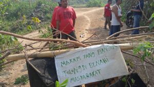 Pengurugan Tanah Makam Gaga Miring, Warga Desa Tegal Maja Tagih Janji PT Indah Kiat Pulp And Paper