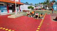 Petugas Lapas Kotaagung Dan Warga Binaan Gotong Royong Sambut Kemerdekan RI Ke 76