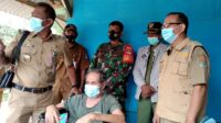 Dinsos Kabupaten Tangerang Berikan Bantuan Kursi Roda Ke Warga Desa Cikuya Yang Tengah Sakit