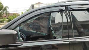 Sedang Solat Jumat Mobil Anggota LSM Geram Jadi Korban Pencurian Pecah Kaca di Bojong Cikupa