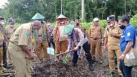 Kapolres Sorong Selatan AKBP Choiruddin Wachid Hadiri Peresmian Pembangunan Jalan Usaha Tani Di Kampung Welek Distrik Fkour