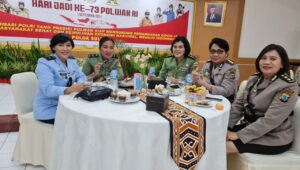 Wanita TNI Hadiri HUT Polwan di Polda Sulut