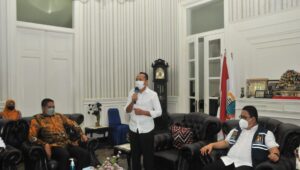 Hadapi Pandemi Covid-19, Wabup Lebak Menerima Bantuan Alkes Dari Kadin Banten